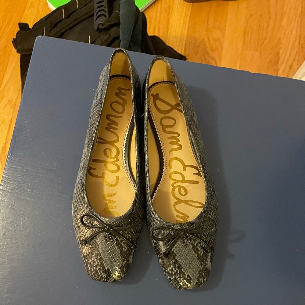 Sam Edelman flats , size 8 grey and black . Worn once. Very good condition